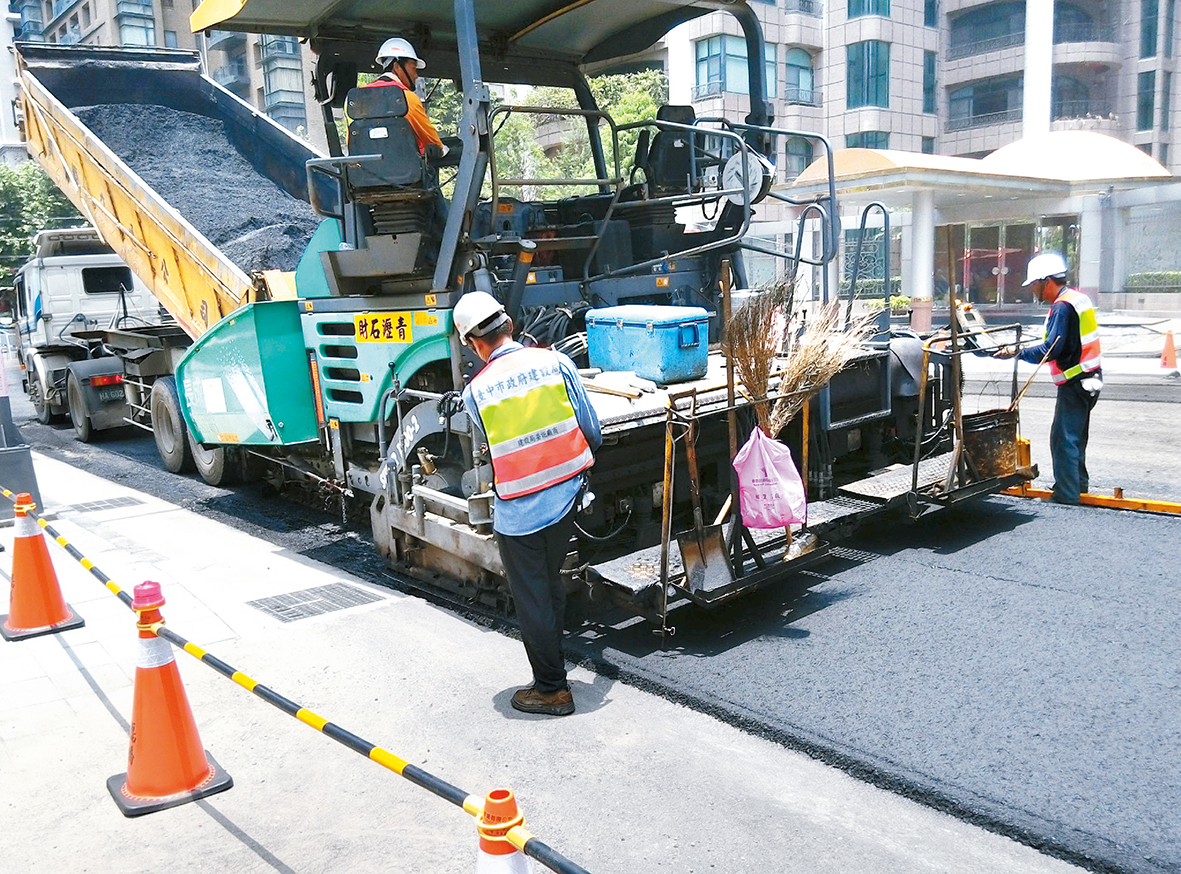台中市在地里鄰長對路平專案的滿意度高達77.6%。 圖：台中市政府/提供