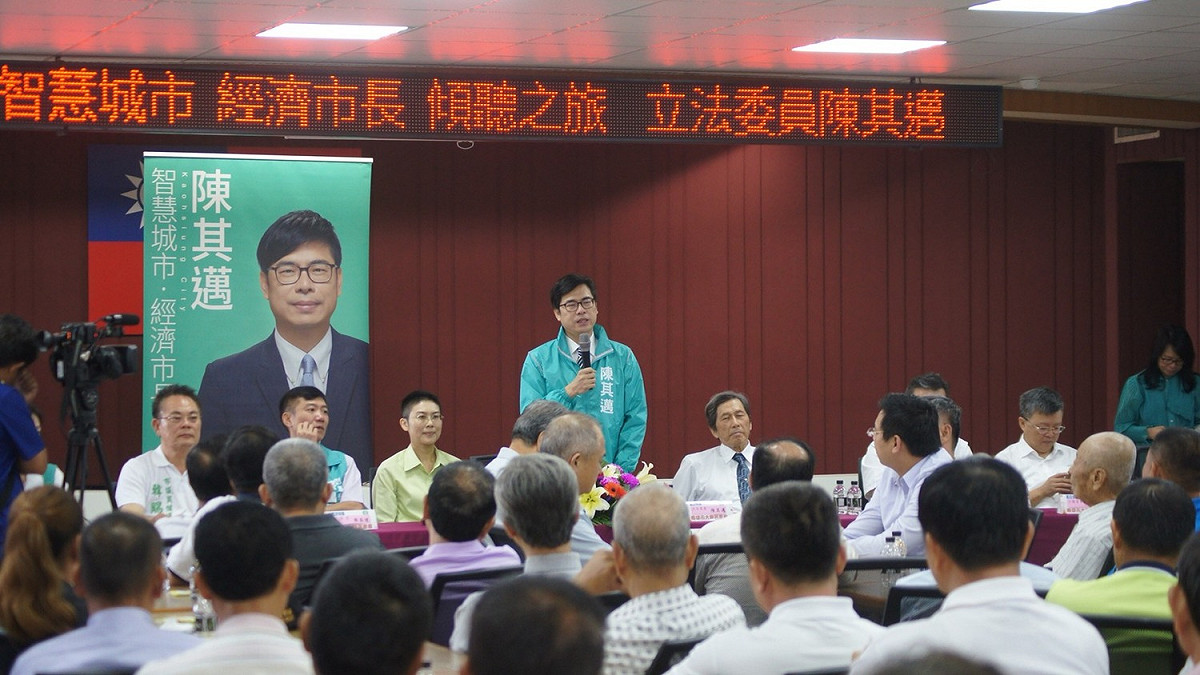 立委林岱樺、陳菊後援會系統均全體出席力挺，會場湧入爆滿四百人。 圖/陳其邁辦公室