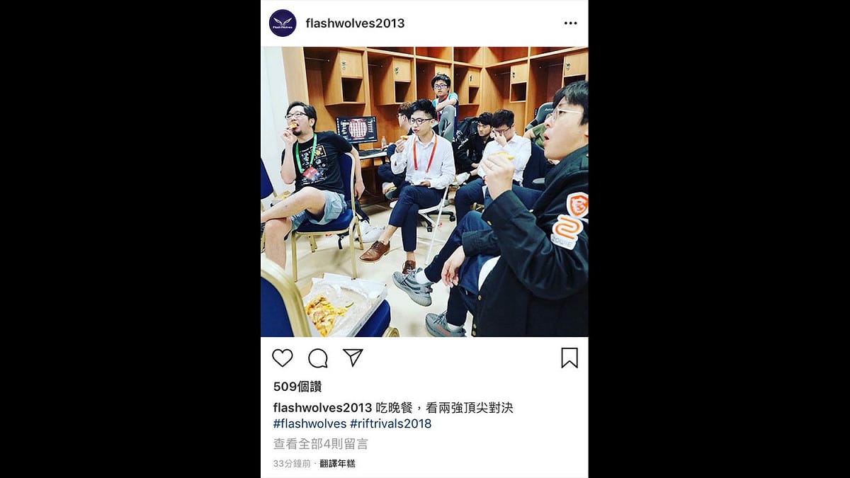 長毛還與閃電狼一同吃Pizza。 圖：翻攝自 閃電狼 IG