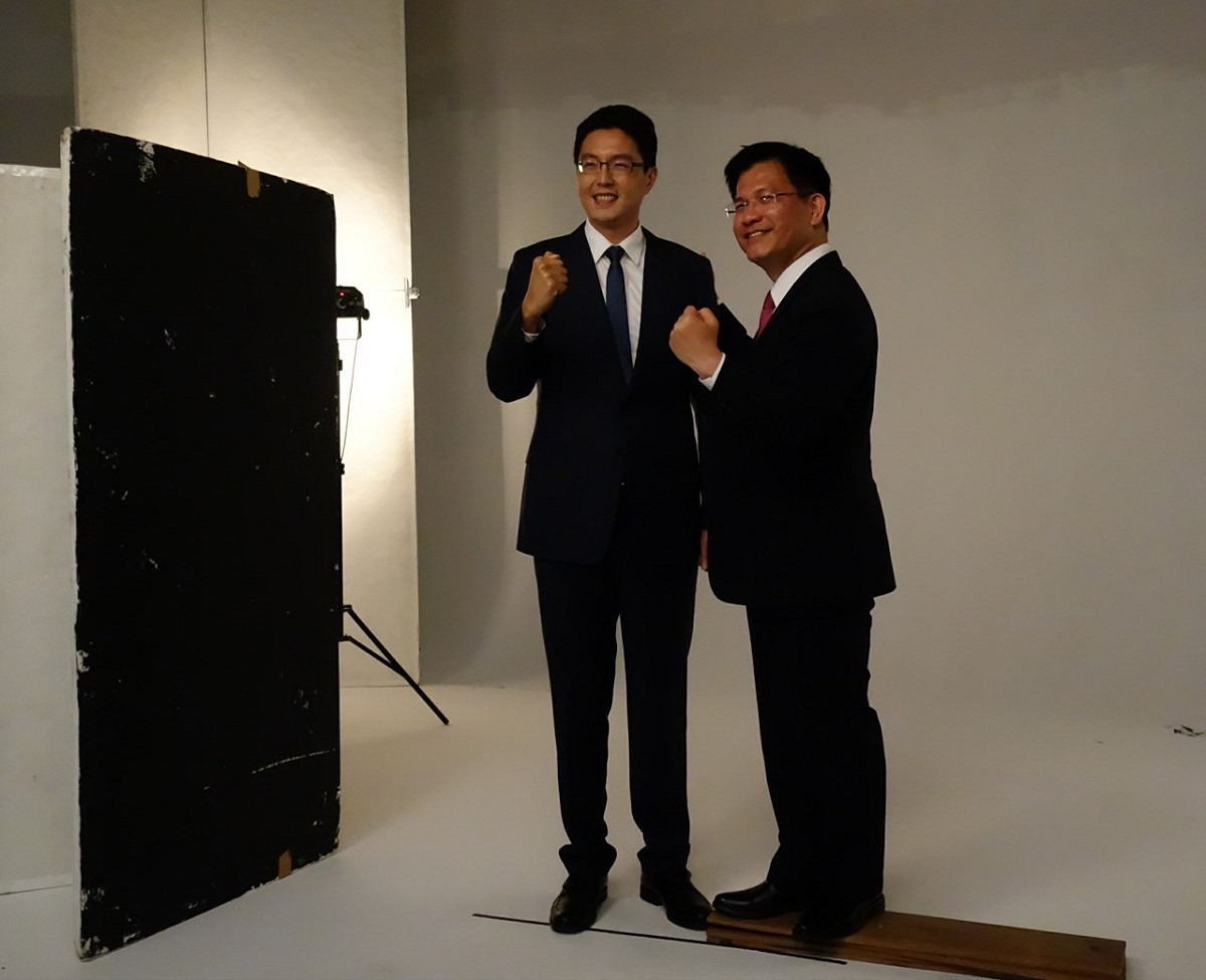 林德宇新潮流系「新五力」之一，但「新五力」並沒有與林佳龍大合照。 圖：林德宇/提供