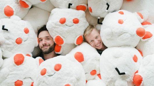 Reddit創辦人 Alexis Ohanian 與 Steve Huffman （右） 圖：翻攝Reddit