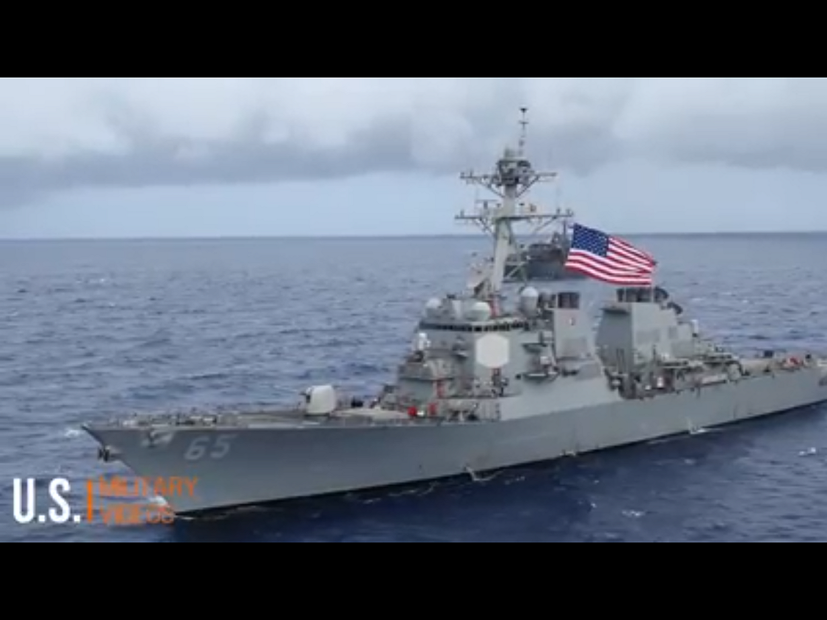 美艦DDG-89及DDG-65兩艦由我國南部海域航經臺灣海峽。圖為美軍DDG-65驅逐艦。 圖：翻攝自Youtube