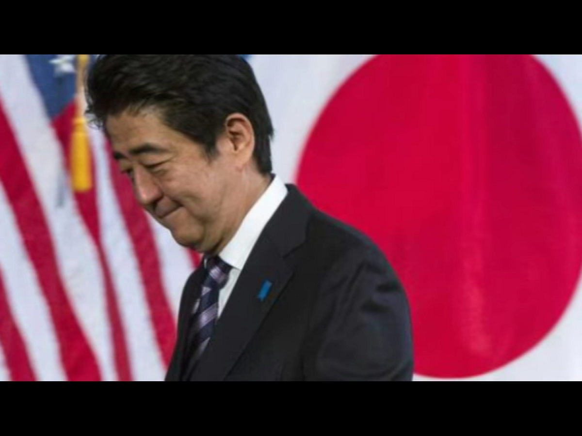 也因為處刑之後還有得鬧，安倍就不必擔心森友加計弊案的火再度燃起，而且還可讓賭場法案與參議員增加6名法案順利過關，樂不可支。 圖：翻攝自Youtube