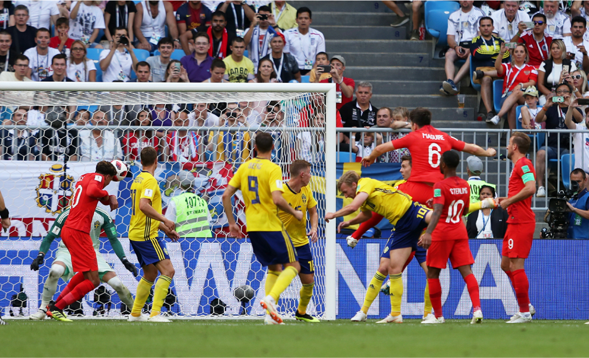 第30分鐘楊恩（Ashley Young）從左邊開出角球，直接送到門前，馬奎爾（Harry Maguire，球衣背號6號）奮力起跳一頂，把球落地後反彈入門，終於替英格蘭撬開對手大門。
 圖：達志影像/路透社