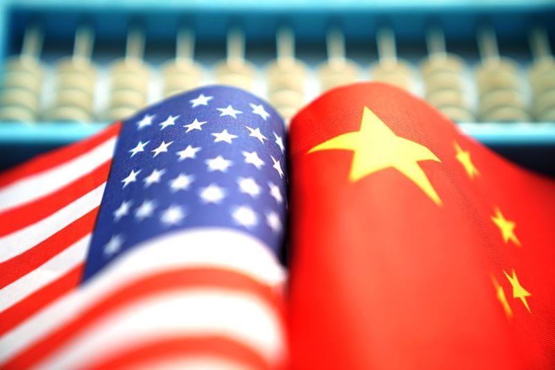 環球時報4日發表評論說，中國越來越多的國際問題學者認為，美國對中國政策正在經歷從「接觸與融合」到「遏制戰略」的轉變，且這種轉變已不可逆轉。 圖／中新社