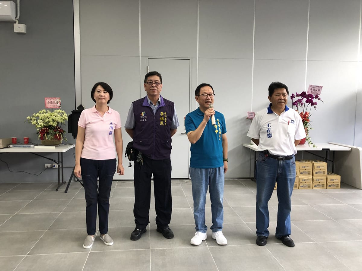 丁守中(右二)上午前往松山區慈祐區民活動中心參加睦鄰茶會。 圖：丁守中辦公室提供