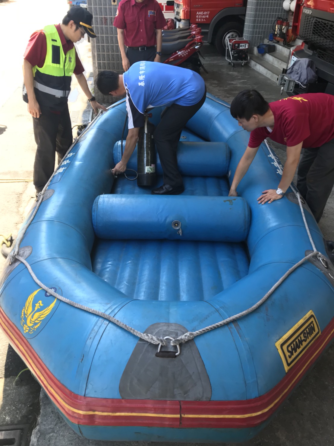 強颱豪雨來襲，消防局提前準備。 圖 : 基隆市消防局/提供
