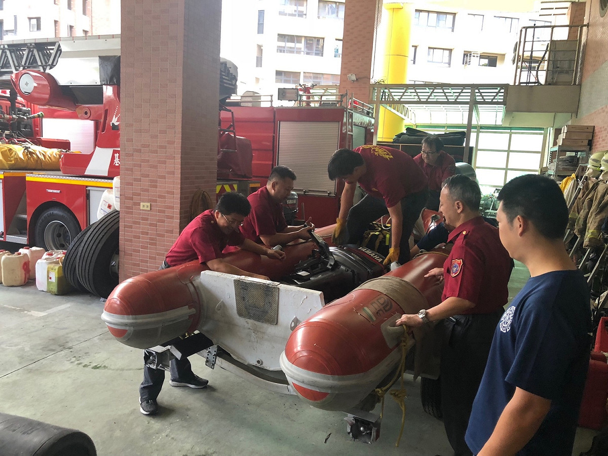 瑪莉亞以平均大約30公里的時速，快速通過北台灣附近。 圖 : 基隆市消防局/提供