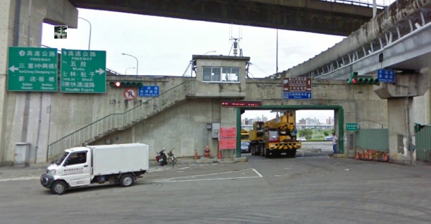 北市府表示，河川區水門預計於明日17時或更早時間完成關閉，北市府將於今晚8時啟動河川區車輛「只出不進」。 圖 : 翻攝自digitphoto.com
