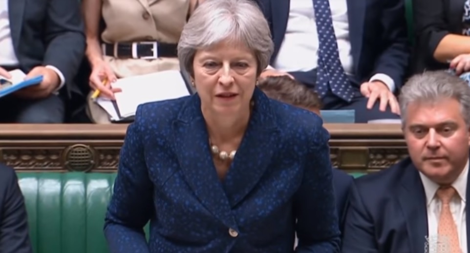 英國脫歐大臣戴維斯與英國外相強生陸續請辭，英國首相梅伊（圖）仍強調脫歐的立場不變。 圖：翻攝Youtube