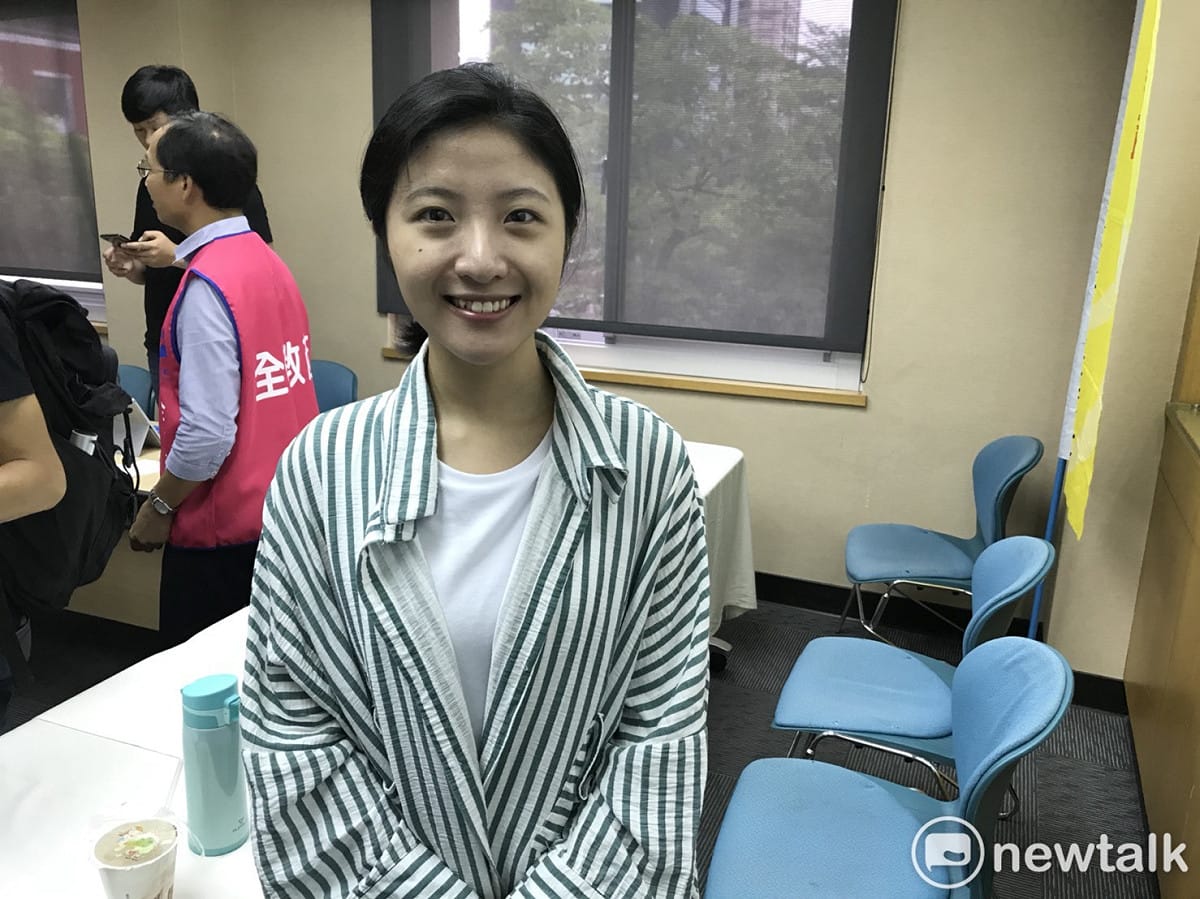 文大學生黃郁婷指出，學生對於這個事件很無奈，而大部分的學生不在意政治的操作，只希望住宿的權益能獲得保障，盼事件能盡快落幕。 圖：聶良恩／攝
