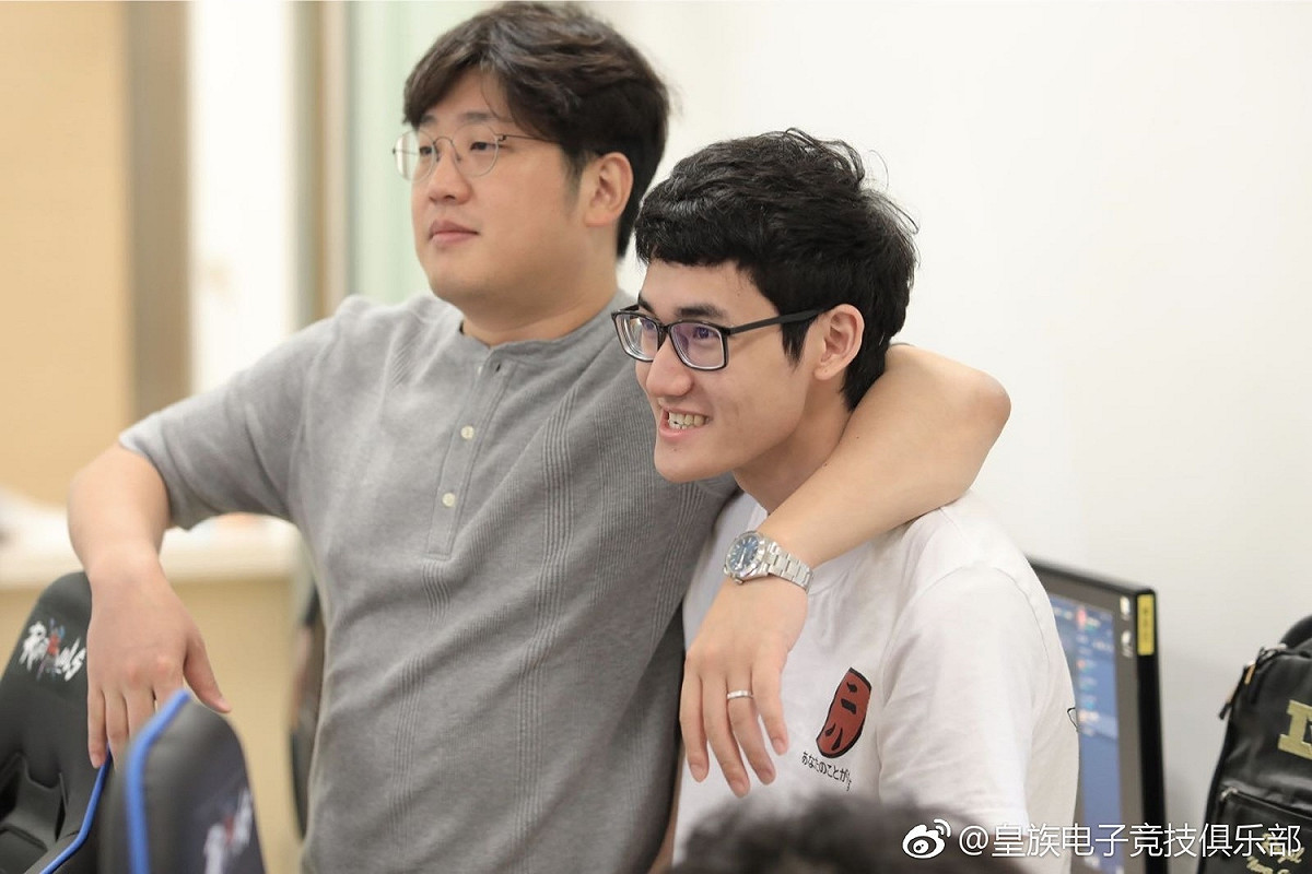 《英雄聯盟》洲際賽結束前夕，RNG的台灣打野選手Karsa因為謠言指控有國籍認同問題，使得情緒被影響，最後更未上台領獎，對此Karsa所隸屬的RNG戰隊特別發布聲明，聲援Karsa。 圖：翻攝自 RNG 官博