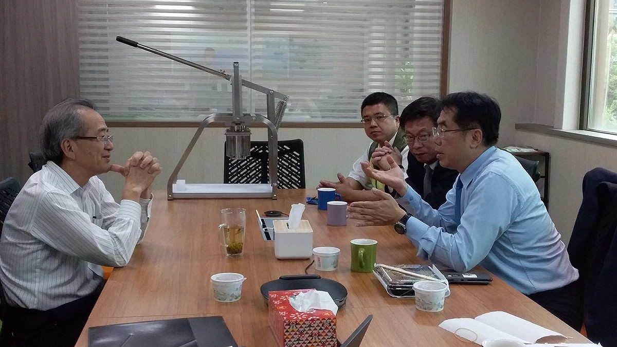 從發霉的鳳梨談起 黃偉哲和陳郁然談擴大農產品出口