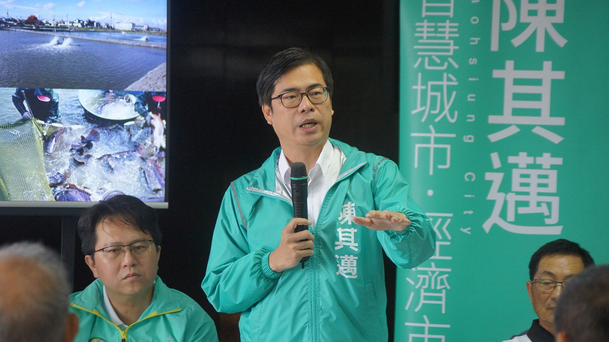 陳其邁於田寮、阿蓮場表示，月世界是CNN評鑑最有趣、富特色的國際地景公園，他要在四年內把月世界打造成國際最具特色的觀光聖地及農特產展示區。 圖：陳其邁辦公室 / 提供