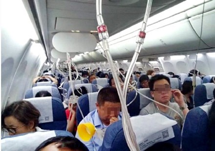 下降至安全高度後，才發現是誤關兩個組件，隨後飛機再爬升回7千5百米，並在晚上10點31分平安降落在大連機場。 圖：截取自ju-litai微博