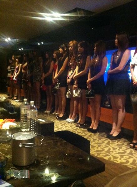 台北市中山區酒店林立，中山一派出所前林姓所長在內10名官警等人涉嫌收賄包庇遭起訴。 圖 : 翻攝自love2010ma.net