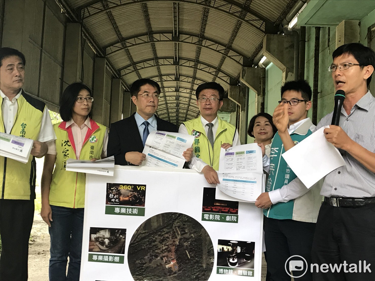 民進黨台南市長候選人黃偉哲會同台南市議長賴美惠及沈家鳳、李宗翰、劉米山等議員參選人、文化局科長劉玠成到鹽水「岸內糖廠」訪勘。 圖：黃博郎/攝
