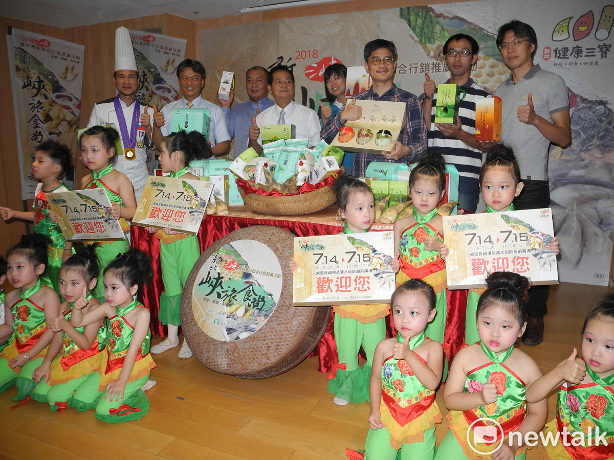 新北市三峽區農會本月14、15日舉辦「峽旅食尚─三峽農特產品聯合行銷推廣展售會」，展售綠竹筍、茶葉、蜂蜜等優質農特產品。  
 圖：王峻昌/攝