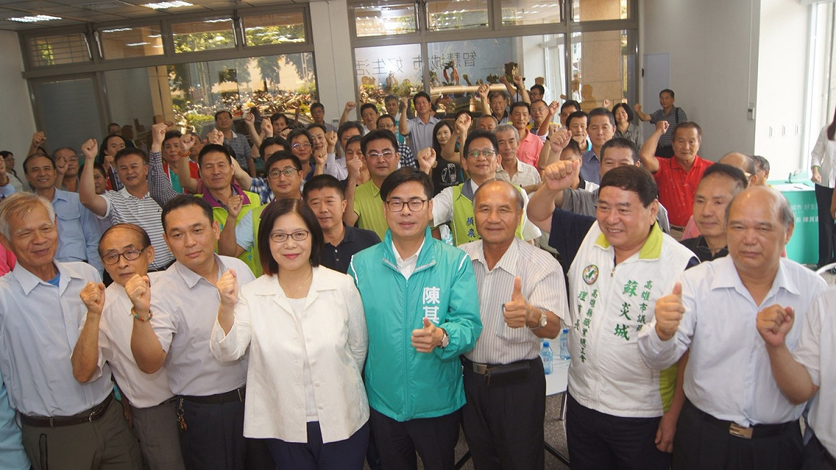 現場有高雄市各大勞工團體、企業工會，場面沸騰，陳其邁獲得勞工系統的普遍支持，也展現他在基層勞工的強大基礎。 圖：陳其邁辦公室 / 提供