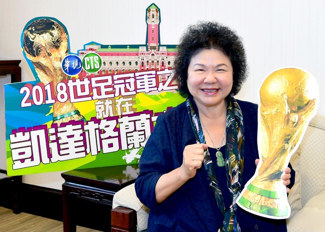 陳菊表示：「這種嘉年華的活動是前所未有的! 過去總統府給人的感覺都是門禁森嚴，藉由這次華視的轉播，舉辦充滿歡樂的冠軍之夜活動，結合不同年齡族群與各種表演活動，讓大家知道我們可以藉著運動，讓國內氣氛充滿和諧，一起來推展運動，這是很重要的事情!」  圖：華視/提供