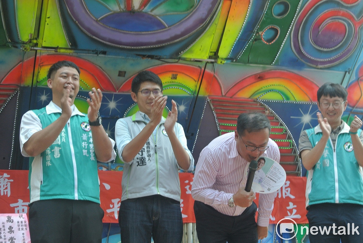 王義川在選舉場子大罵國民黨市議員，肢體動作極豐富。 唐復年/攝