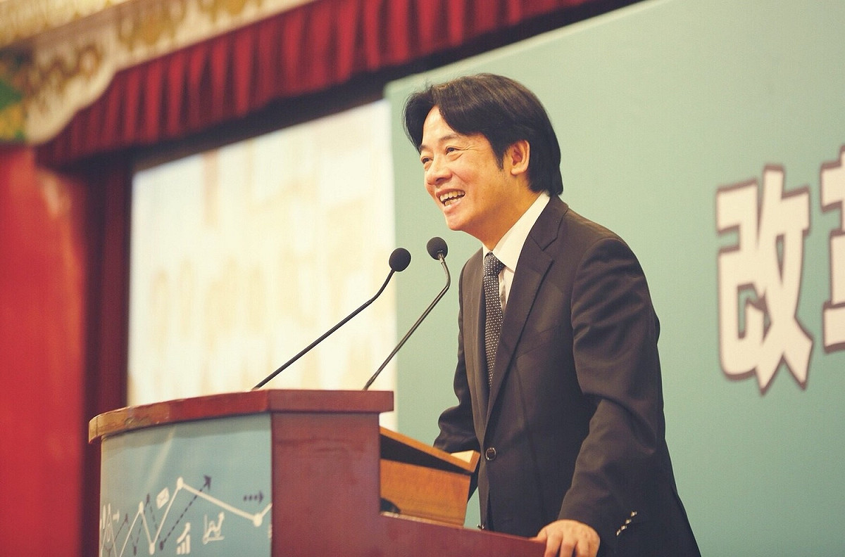 行政院長賴清德15日在民進黨共識營花了30多分鐘說明政績。 圖：林朝億/攝