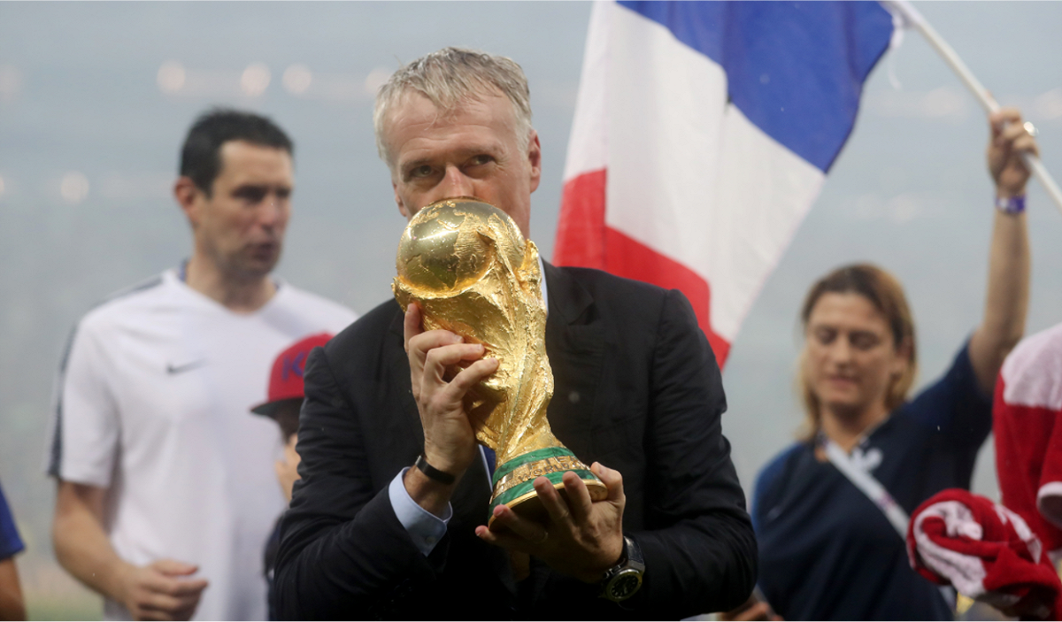 在世界盃史上，包括德尚（Didier Deschamps）在內僅有4人以球員、教練雙重身分，都在世界盃決賽亮相，而德尚是自巴西傳奇球星札加洛（Mario Zagallo）與德國著名的「足球皇帝」碧根鮑華（Franz Beckenbauer）後，第3個完成這項傳奇成就的人物。
 圖：達志影像/路透社