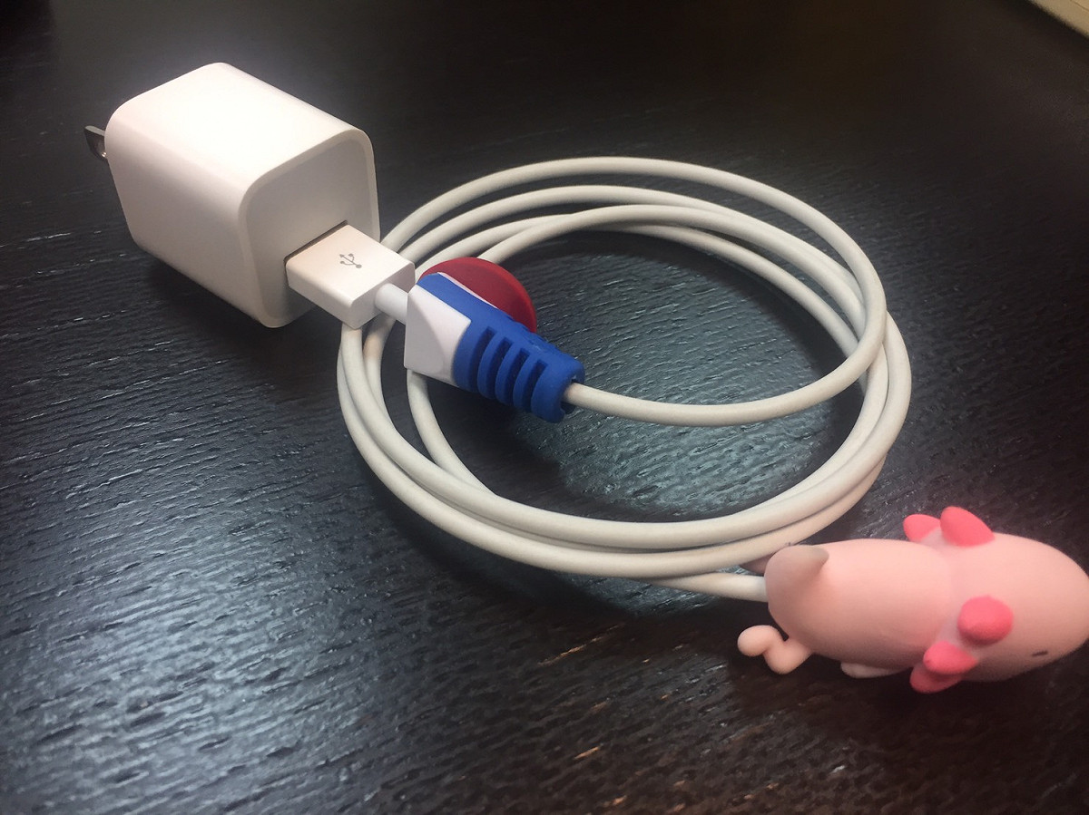 市面上充斥許多劣質充電線，民眾使用時一定要多加注意。 圖：張嘉哲/攝