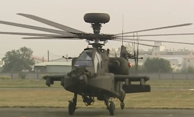 AH-64E阿帕契攻擊直升機擁有強大火力及高科技，號稱現代最強戰鬥直升機。 圖：翻攝國防部發言人Youtube