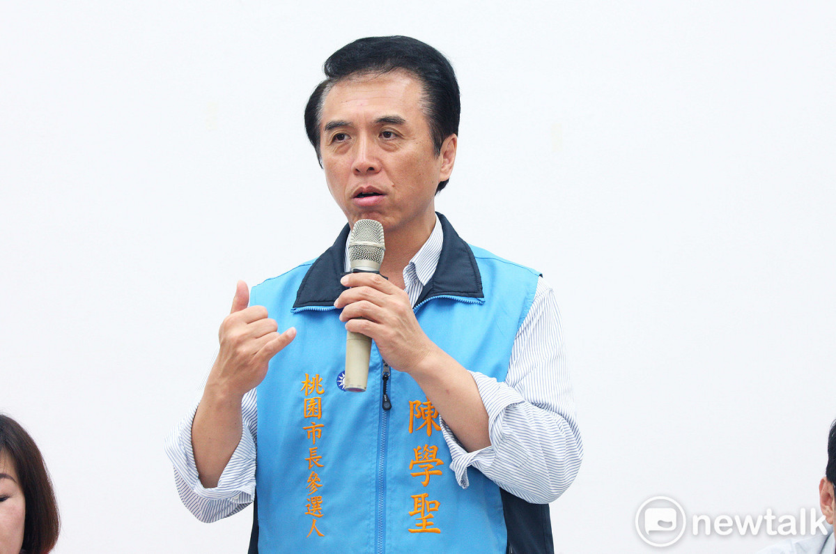 國民黨桃園市長參選人陳學聖今 (17) 日則認為，機捷降價應該要一次到位。  圖:林昀真/攝