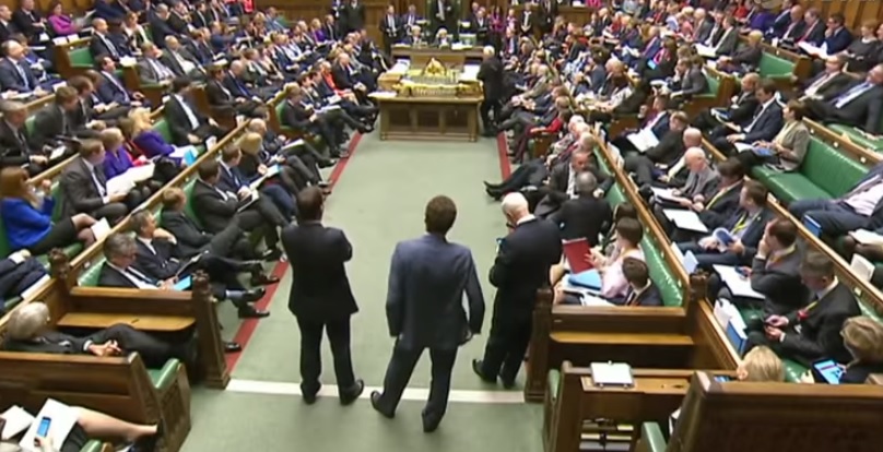 英國國會以318票贊成、285票反對表決通過脫歐關鍵法案。 圖：翻攝Youtube