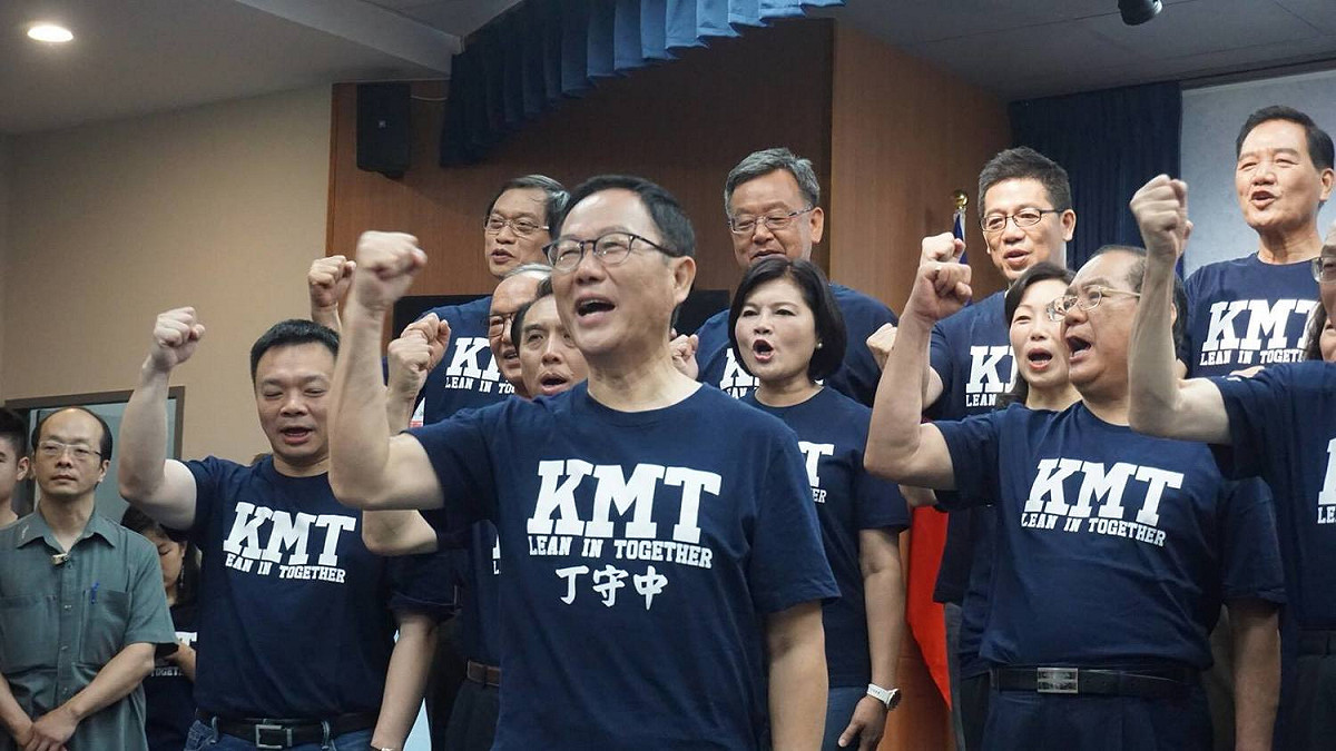 台北市長參選人丁守中，批評柯文哲的貪婪老人說，是煽動世代對立。 圖：翻攝丁守中臉書