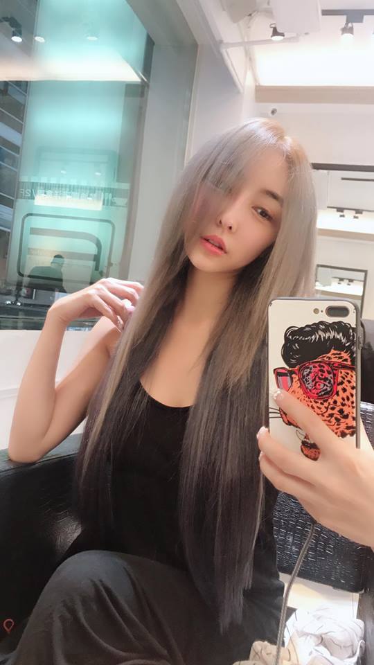 網拍辣模雪碧遭爆，私底下仲介女模到國外陪酒。 圖：翻攝自雪碧臉書