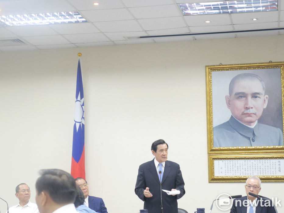 馬英九向在場中常委報告三中案出售過程。 圖：聶良恩攝