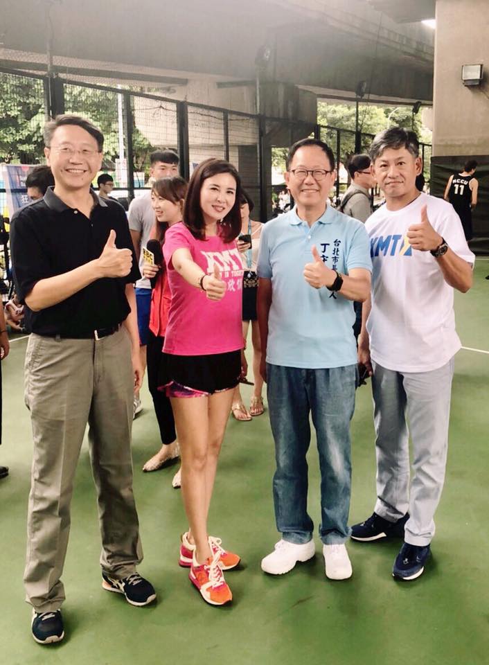 北市議員王欣儀(左二)批評北市府已成攻擊侯友宜的打手。 圖：翻攝王欣儀臉書