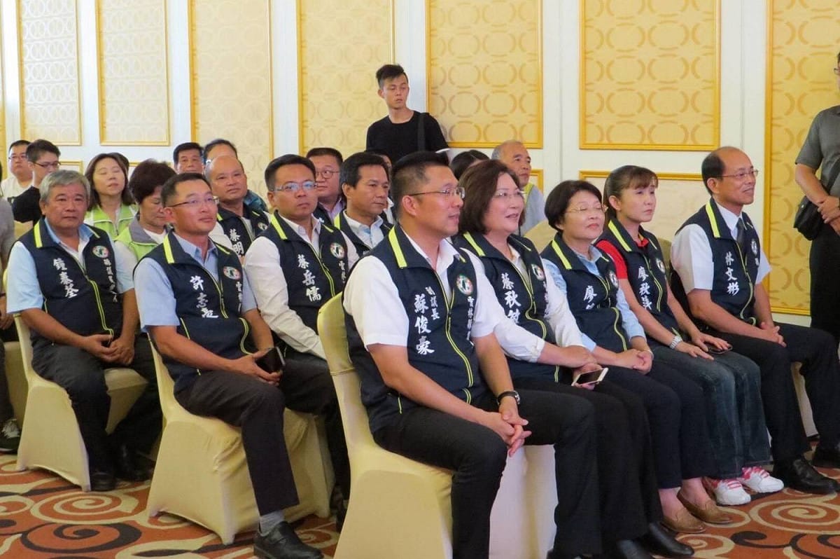 李進勇今記者會上有黨籍鄉鎮市長及議員參選人出席相挺。 圖/李進勇競選辦公室