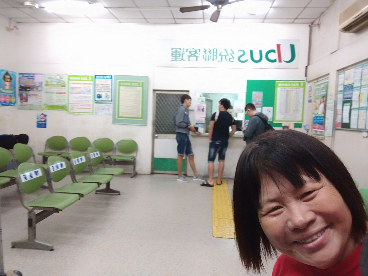 蔣月惠近日因咬警事件爆紅，今早凌晨在臉書上發文，感謝那位被咬傷的女警。 圖：翻攝自蔣月惠縣議員服務專區／臉書