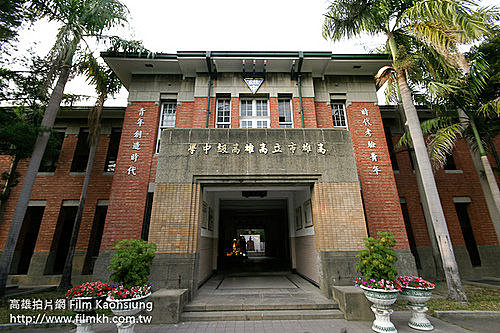 高雄第一中學（今高雄中學）成立「雄中自衛隊」，原意要保衛學校安全，當時高雄車站遭到憲兵占領後無法接近，自衛隊決定進攻高雄火車站，受到阻撓。 圖：晏山農／提供