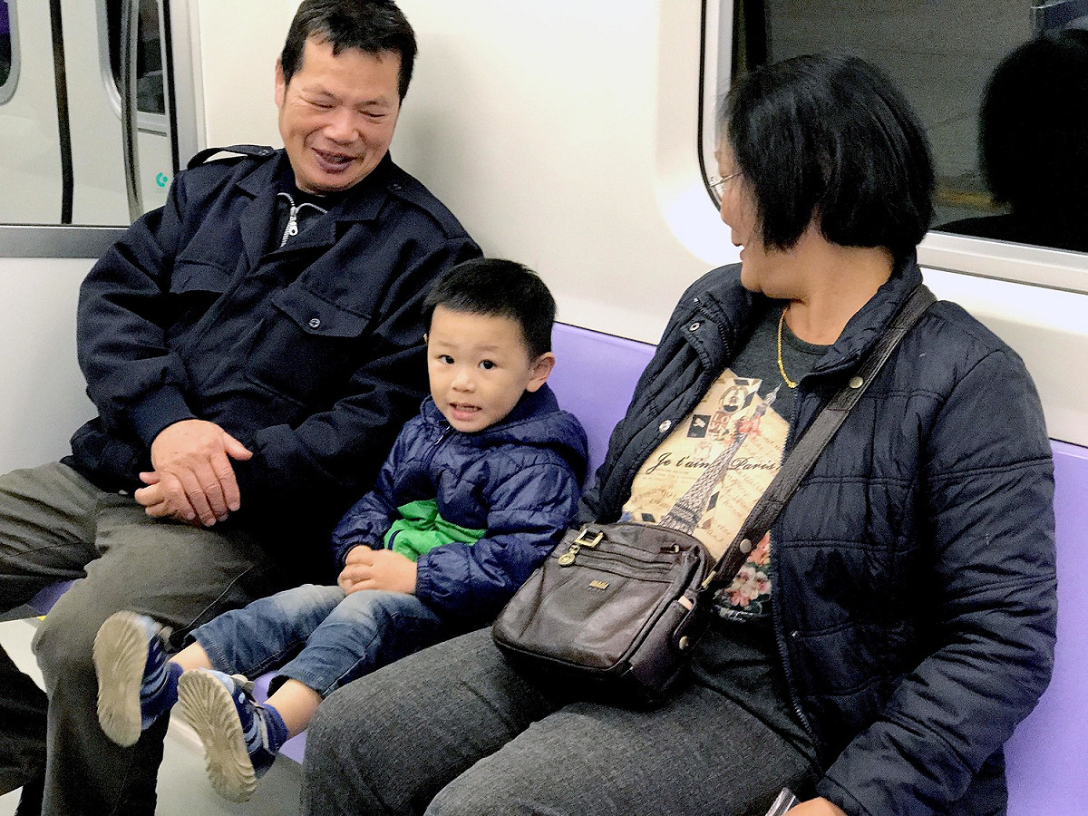 自今年(107)1月1日起桃捷公司結合桃園市民卡推出「一卡在手直達美好」方案後，將預計在8月1日起，持桃園市民學生卡(國小)搭乘機場捷運，將原本6折優惠、改為4折優惠。 圖：桃捷公司提供