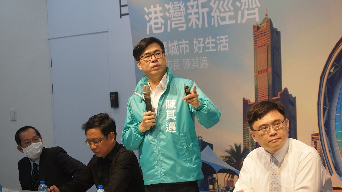 陳其邁說明他對亞洲新灣區的理念與規劃。 圖 : 陳其邁競選辦公室/ 提供