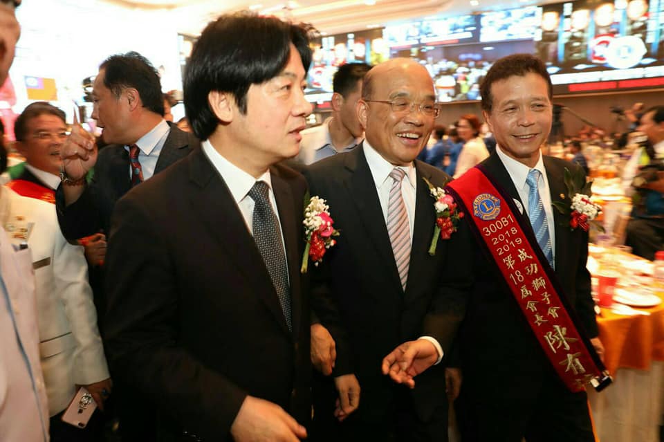 蘇貞昌與賴清德兩人一起步入會場，受到熱烈歡迎。 圖：蘇貞昌競選辦公室/提供
