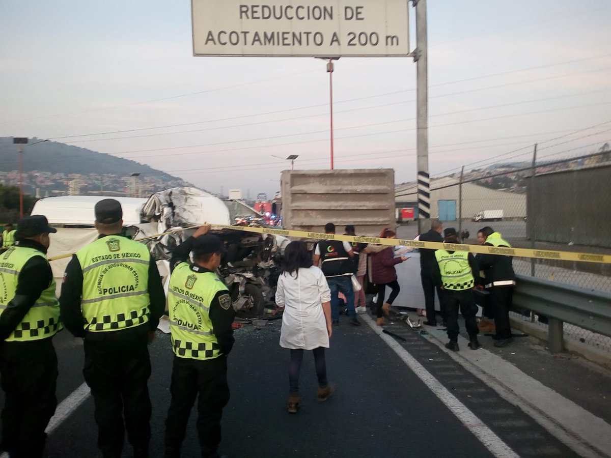 墨西哥埃卡提佩市（Ecatepec）近郊的高速公路發生重大車禍，造成至少13死9傷。 圖/翻攝自Ecatepec 推特