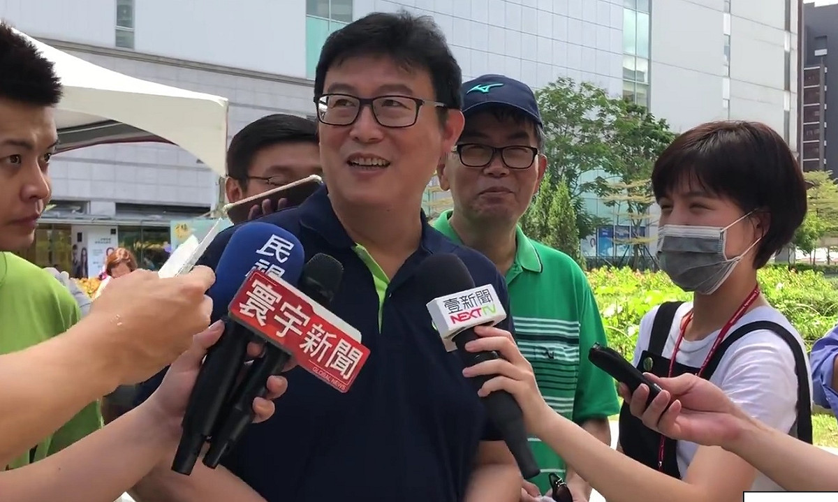 民進黨台北市長候選人姚文智21日出席彎腰農夫市集。 圖：姚文智辦公室提供
