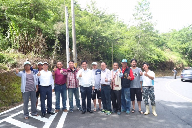 台中市長林佳龍今(21)日前往武陵路段視察。 圖：台中市政府/提供