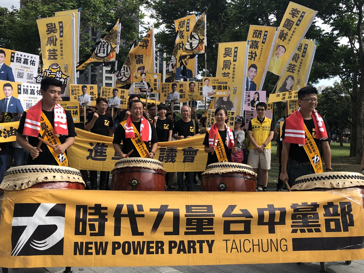 時力四名台中市議員參選人共同擊鼓。 圖：時力台中黨部/提供
