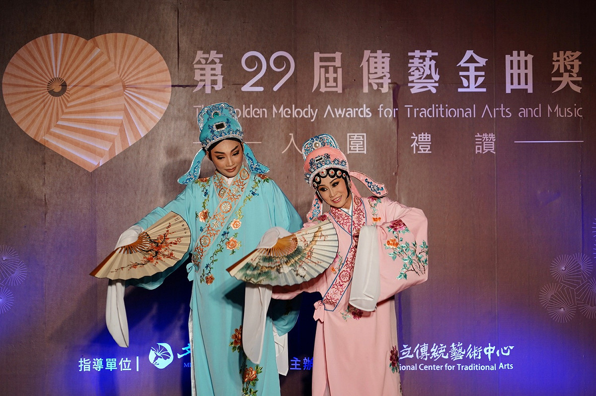 本屆入圍禮讚邀請第28屆傳藝金曲獎年度最佳演員獎得主張孟逸，率領薪傳歌仔戲劇團帶來壓軸創意演出，為入圍禮讚鍍上細膩而閃耀的光輝。 圖：國立傳統藝術中心/提供