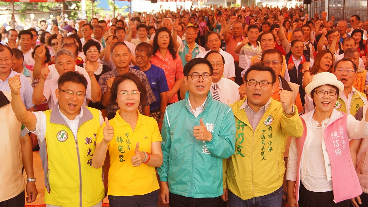 陳其邁強調，改革道路非常辛苦，市政要進步，必須共同認真打拚，大家就是同甘共苦的家人，不會唱衰自己的高雄，期盼鄉親能全力相挺，讓市長高票過關、民進黨議員過半。 圖：陳其邁辦公室提供