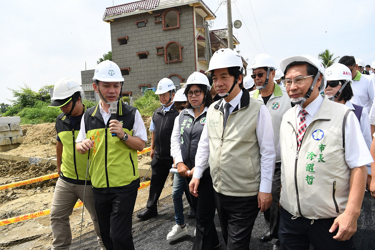行政院長賴清德今（22）日視察嘉義市水資源回收中心。 圖：行政院提供