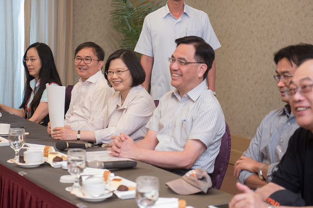 港媒報導，美方不讓蔡英文總統過境美東，蔡英文總統今（23）日對此表示，媒體的報導臆測性太高，以至於準確性是不高的。 圖：總統府提供