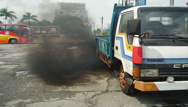 為加速汰換老舊柴油車，環保署今天公布汰換3.5噸以上一、二期柴油烏賊車補助措施。
 圖 : 翻攝自e-info.com.tw